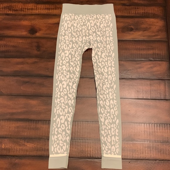 NWT Sweaty Betty Leopard Jacquard Base Layer Leggings in Blue Leopard Pa… - Picture 7 of 9